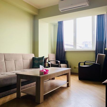 Cozy Apartment Near Republic Square Yerevan Bagian luar foto