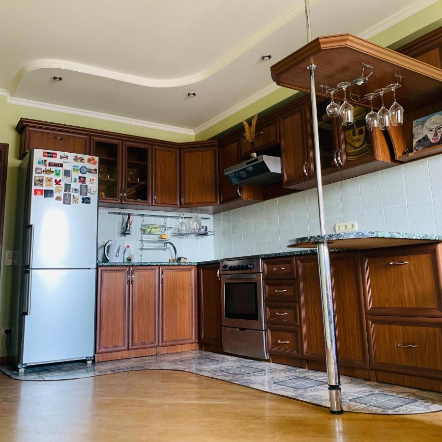 Cozy Apartment Near Republic Square Yerevan Bagian luar foto