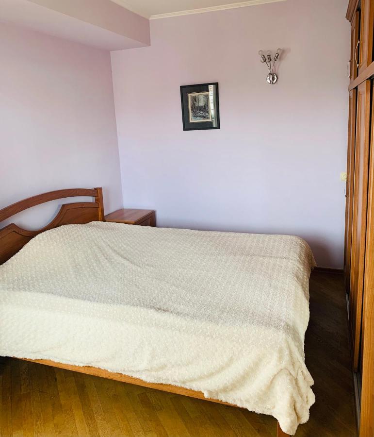 Cozy Apartment Near Republic Square Yerevan Bagian luar foto