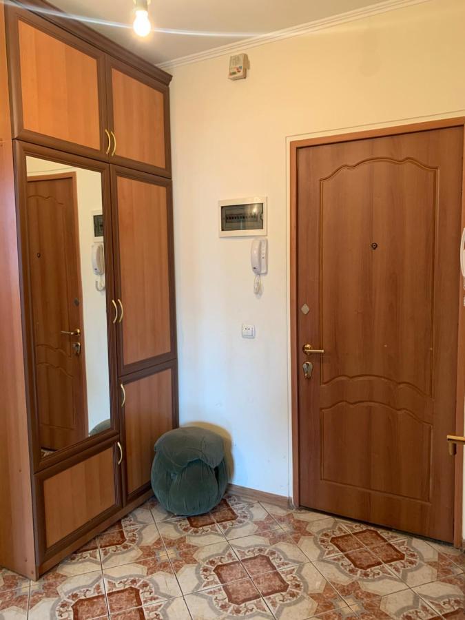 Cozy Apartment Near Republic Square Yerevan Bagian luar foto
